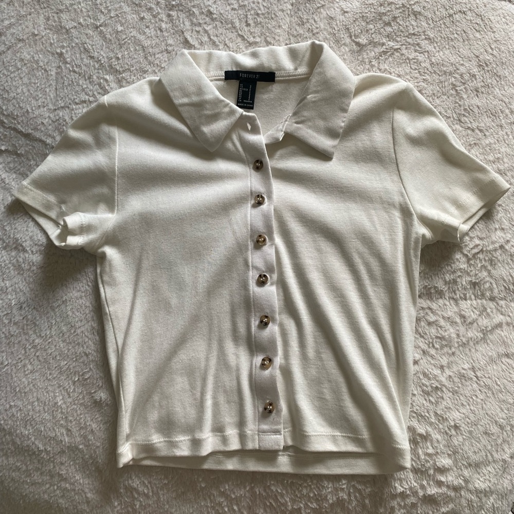 BUTTON UP SHORT SLEEVE CROP TOP